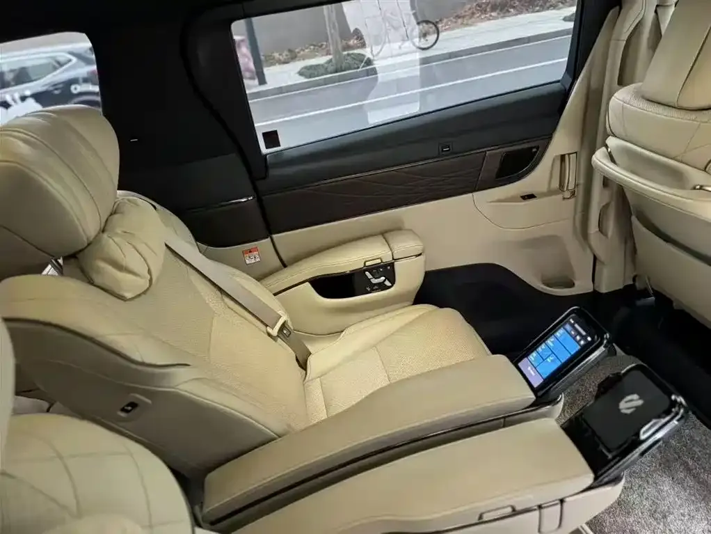 Toyota Alphard — фото 5