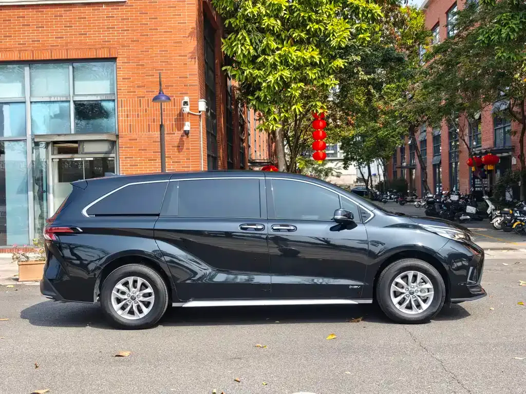 Toyota Granvia — фото 10