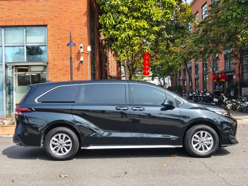 Toyota Granvia — фото 9