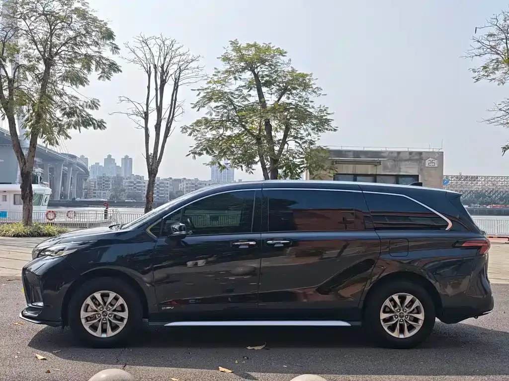 Toyota Granvia — фото 7