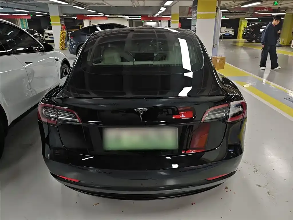 Tesla Model 3 — фото 5