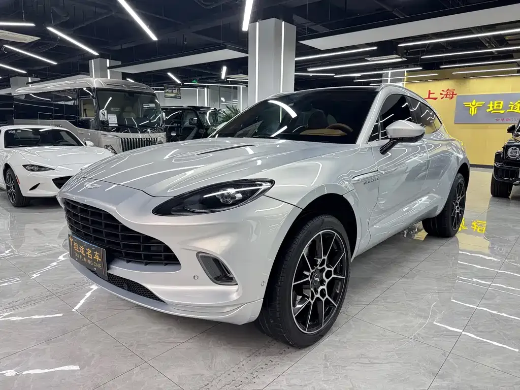 Aston Martin DBX — фото 1