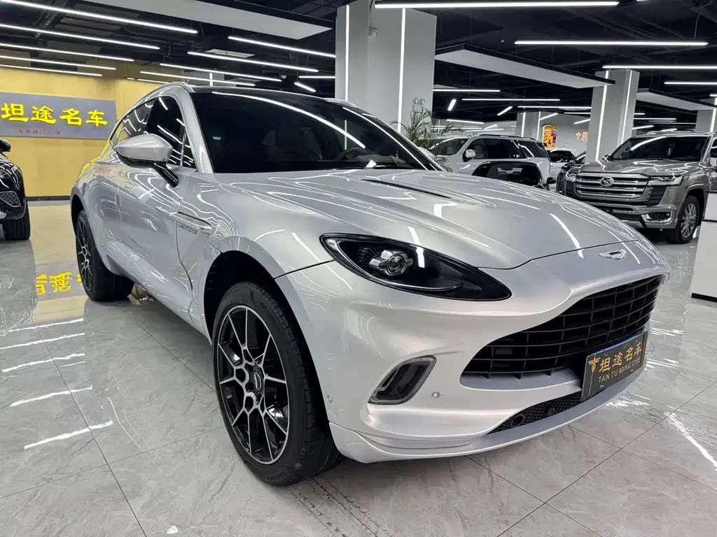 Aston Martin DBX — фото 5