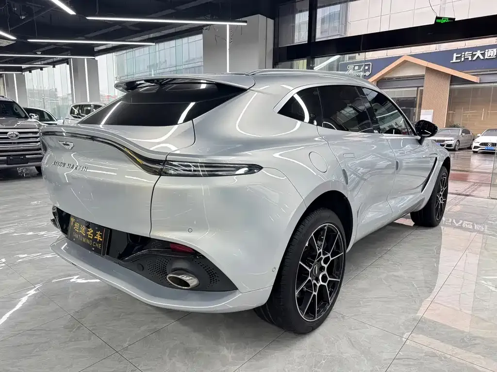 Aston Martin DBX — фото 6