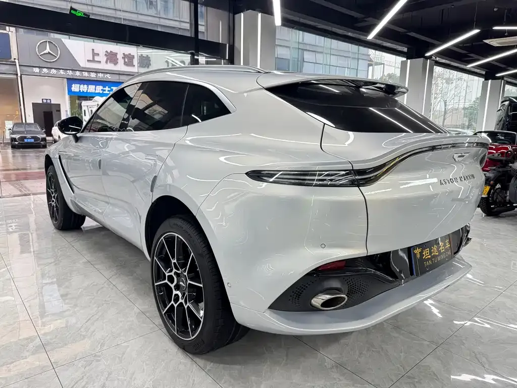Aston Martin DBX — фото 3