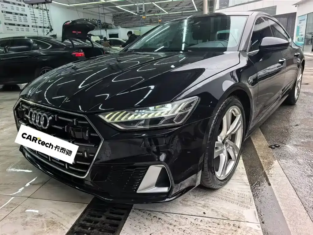 Audi A7L — фото 1