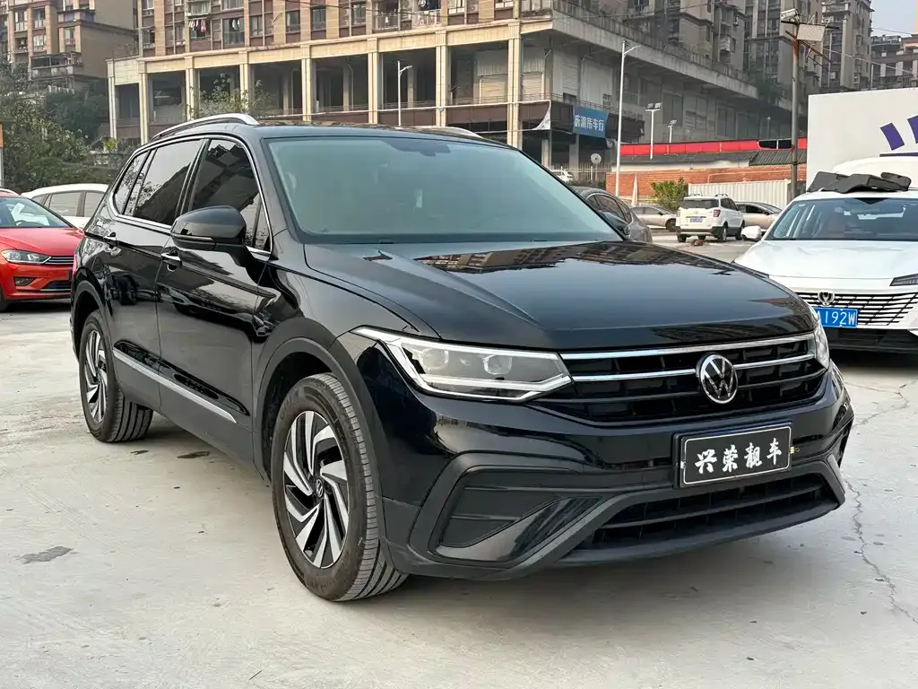 Volkswagen Tiguan L — фото 5