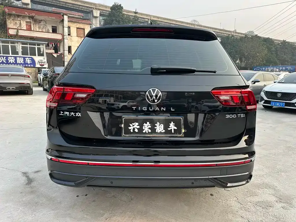 Volkswagen Tiguan L — фото 6