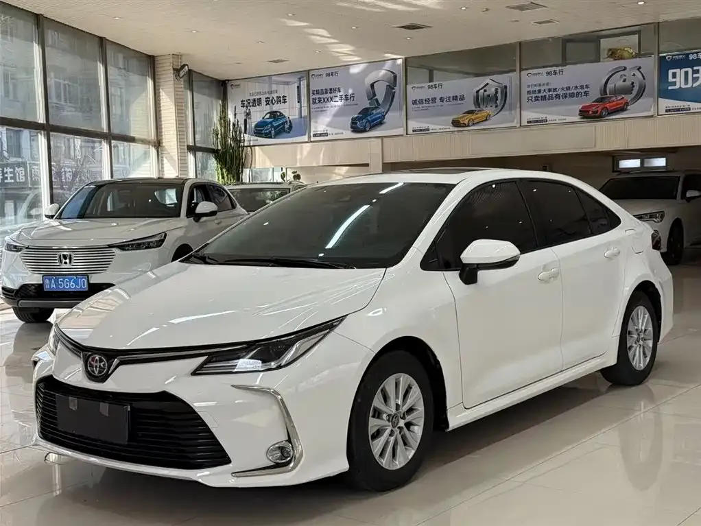 Toyota Corolla — фото 1