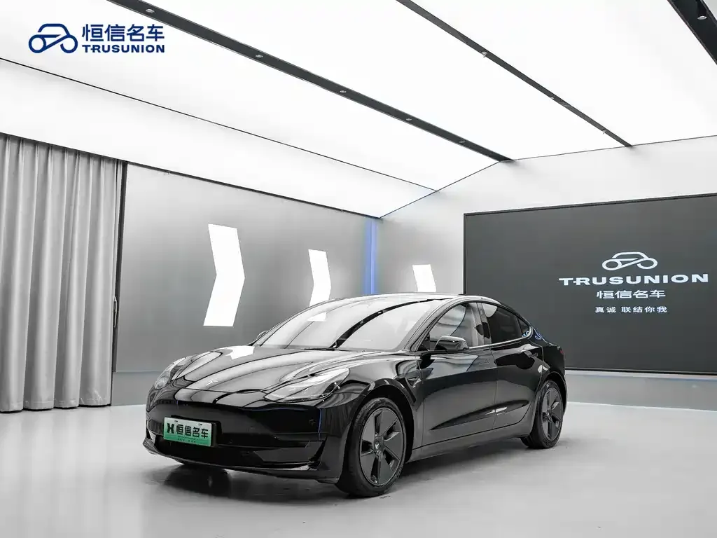 Tesla Model 3 — фото 1