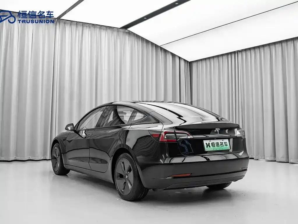 Tesla Model 3 — фото 2