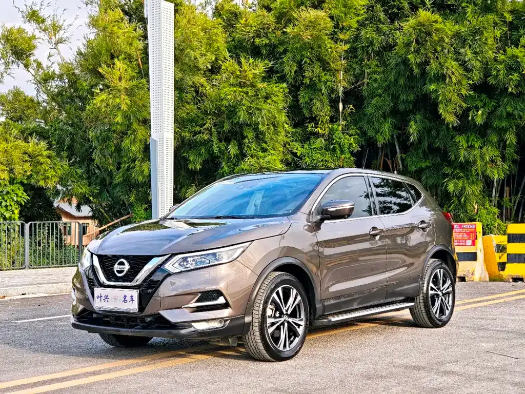 Nissan Qashqai — фото 1