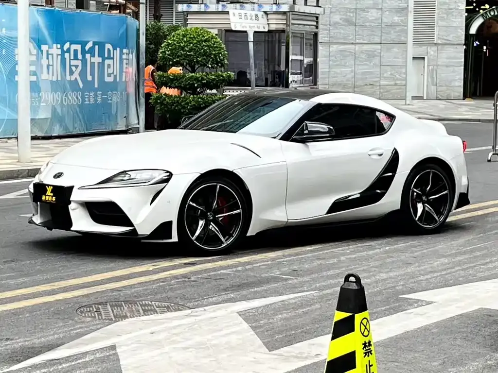 Toyota Supra — фото 1