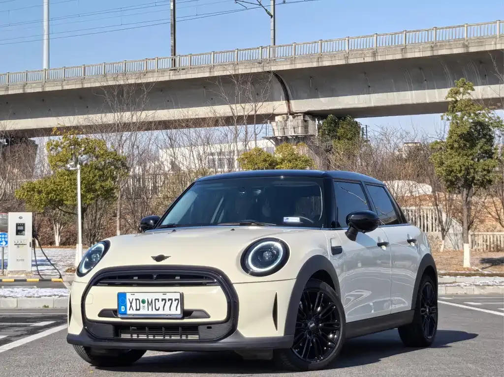 MINI Cooper (3-door) — фото 1