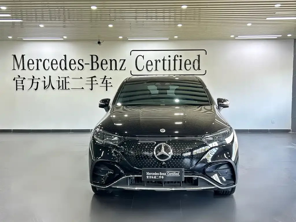 Mercedes-Benz EQE SUV — фото 1