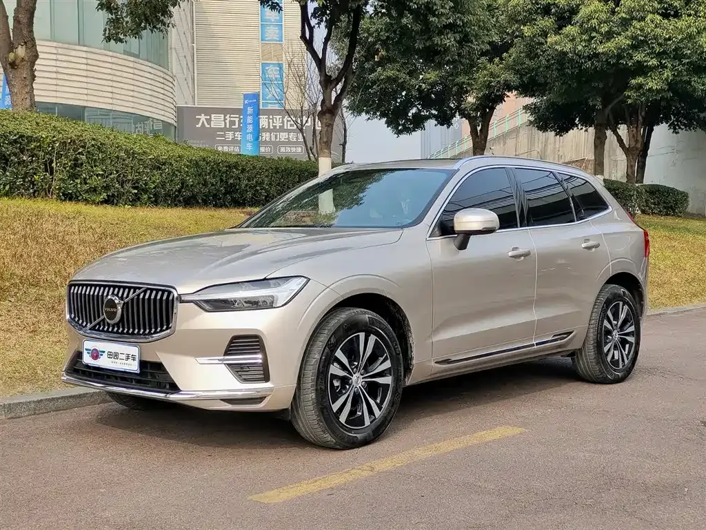 Volvo XC60 — фото 1