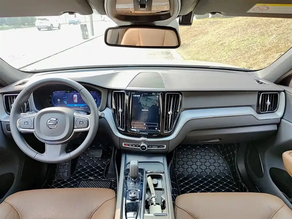 Volvo XC60 — фото 3