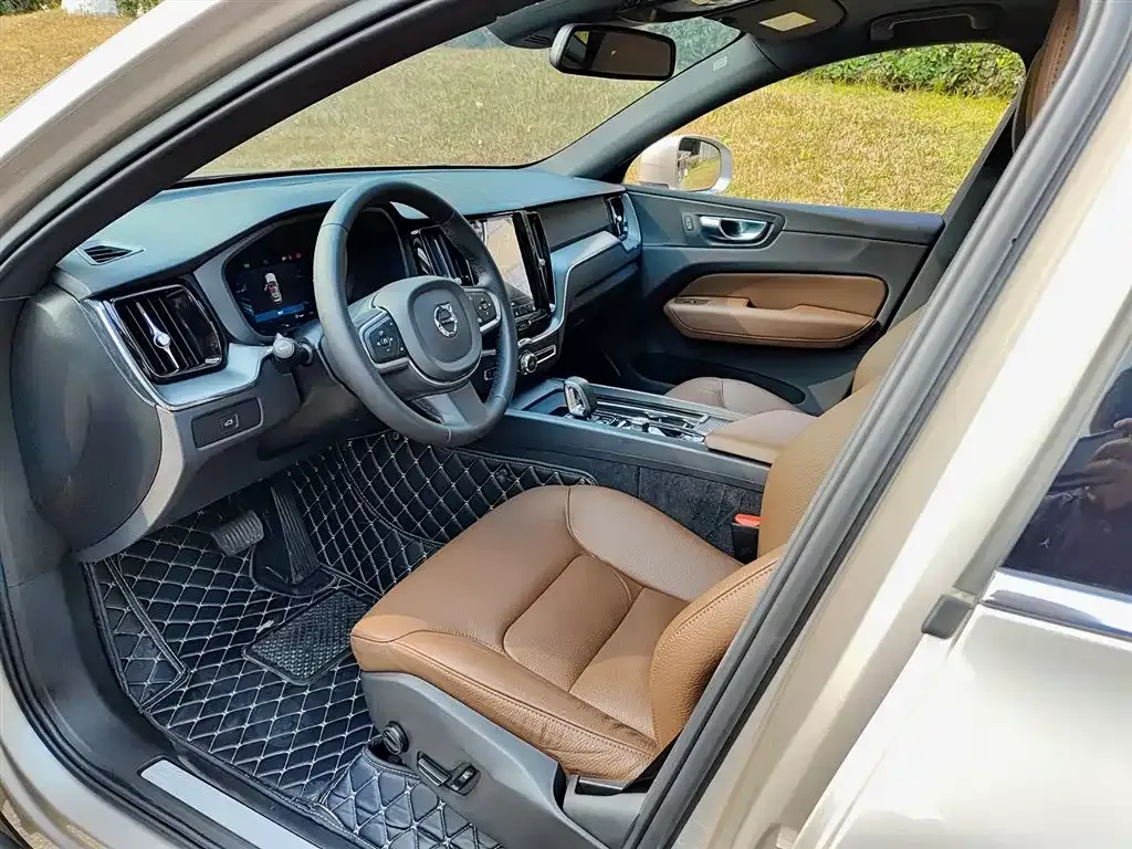 Volvo XC60 — фото 4
