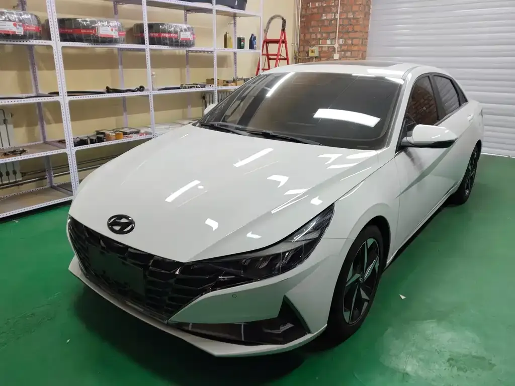 Hyundai Elantra — фото 1