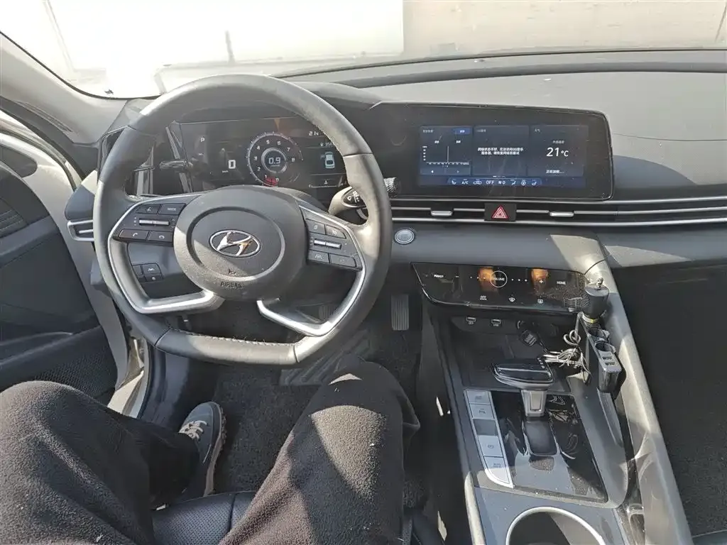 Hyundai Elantra — фото 10