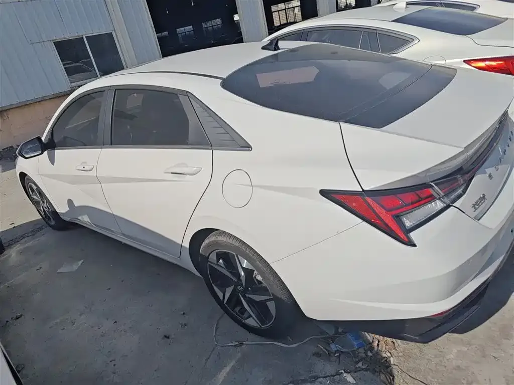 Hyundai Elantra — фото 8