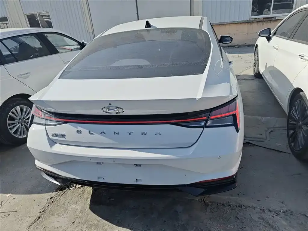 Hyundai Elantra — фото 4