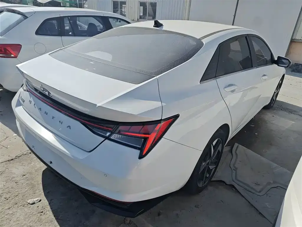 Hyundai Elantra — фото 7