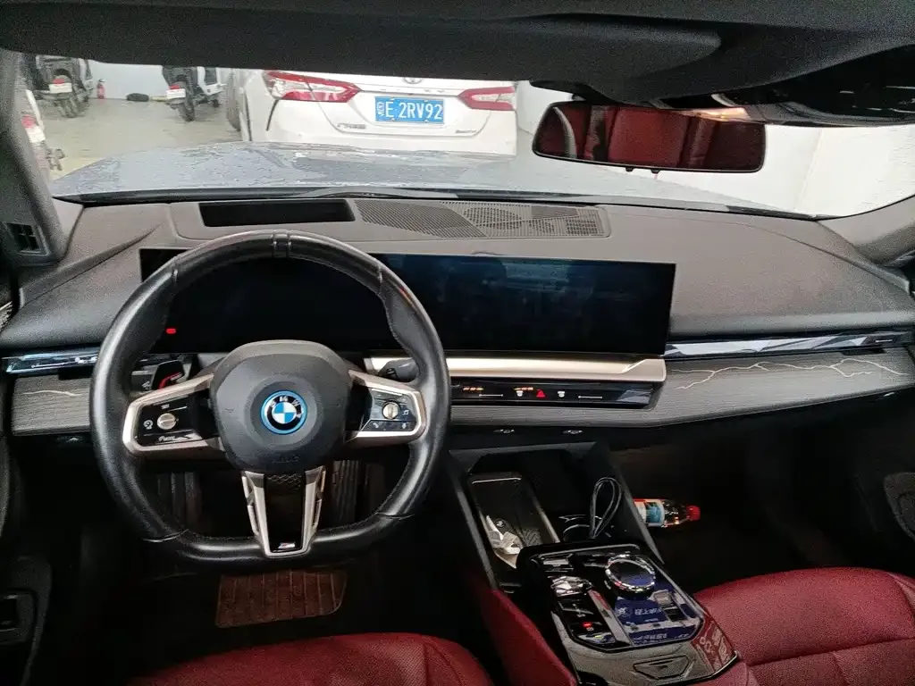 BMW i5 — фото 7