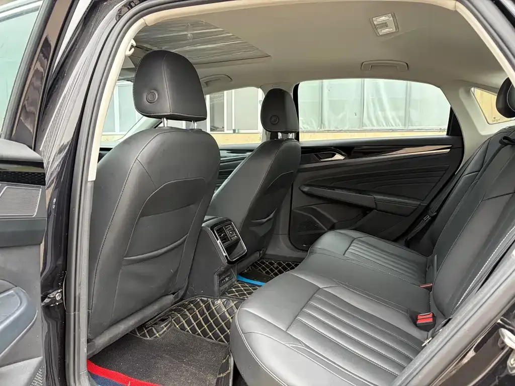 Volkswagen Passat — фото 7
