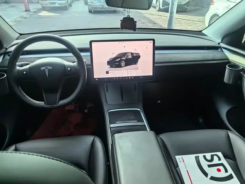 Tesla Model Y — фото 2
