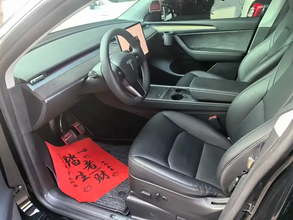 Tesla Model Y — фото 3
