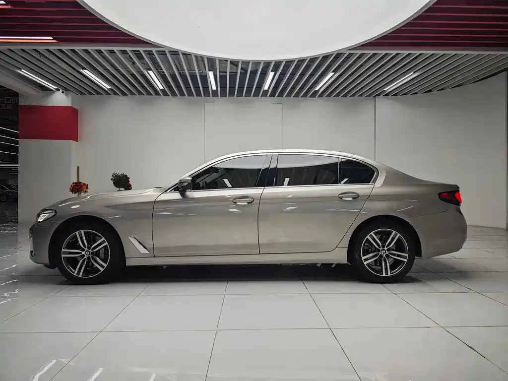 BMW 5 Series — фото 10