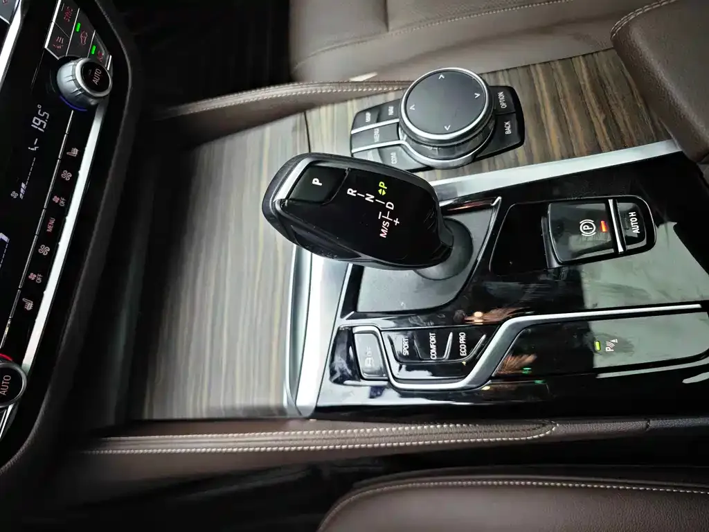 BMW 5 Series — фото 2