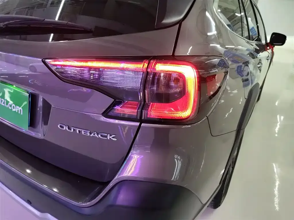 Subaru Outback — фото 10
