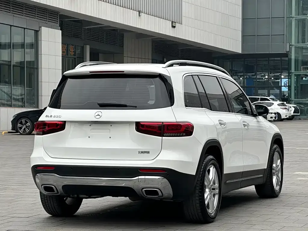 Mercedes-Benz GLB — фото 8