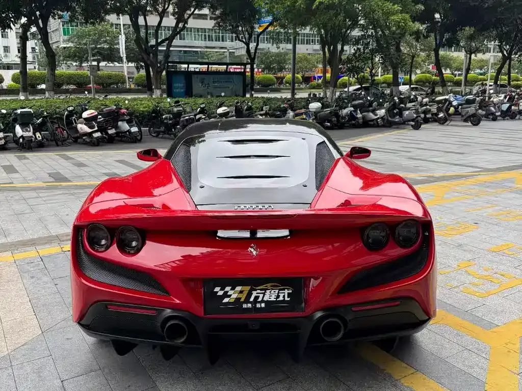 Ferrari F8 — фото 6