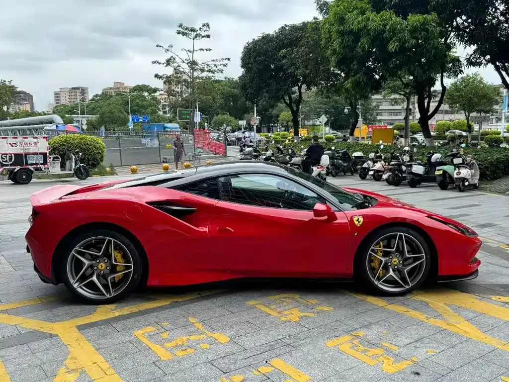 Ferrari F8 — фото 10