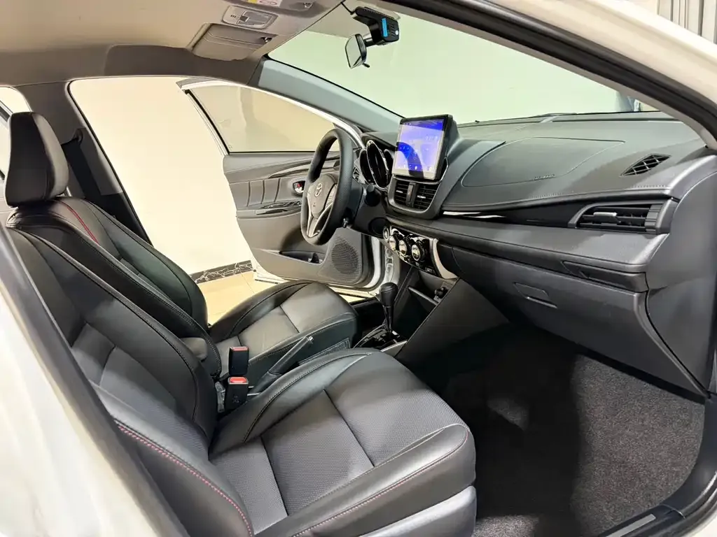 Toyota Yaris L — фото 9