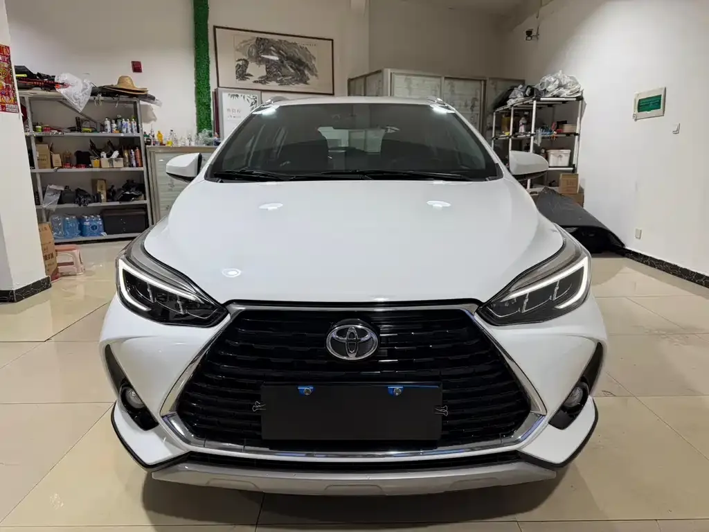 Toyota Yaris L — фото 2