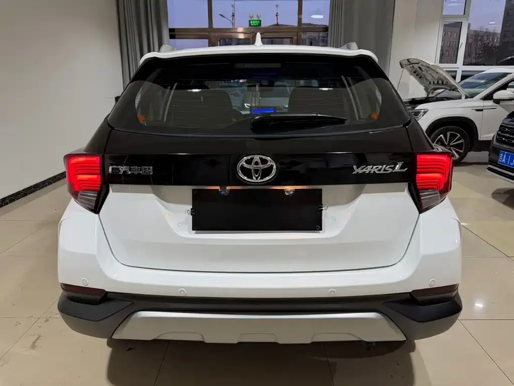 Toyota Yaris L — фото 4