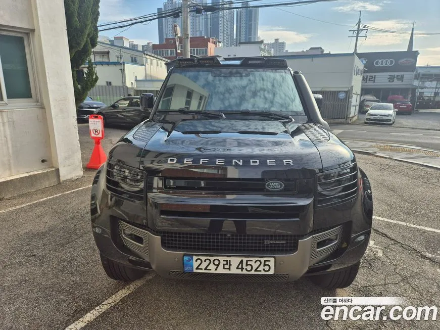 Land Rover Defender — фото 1