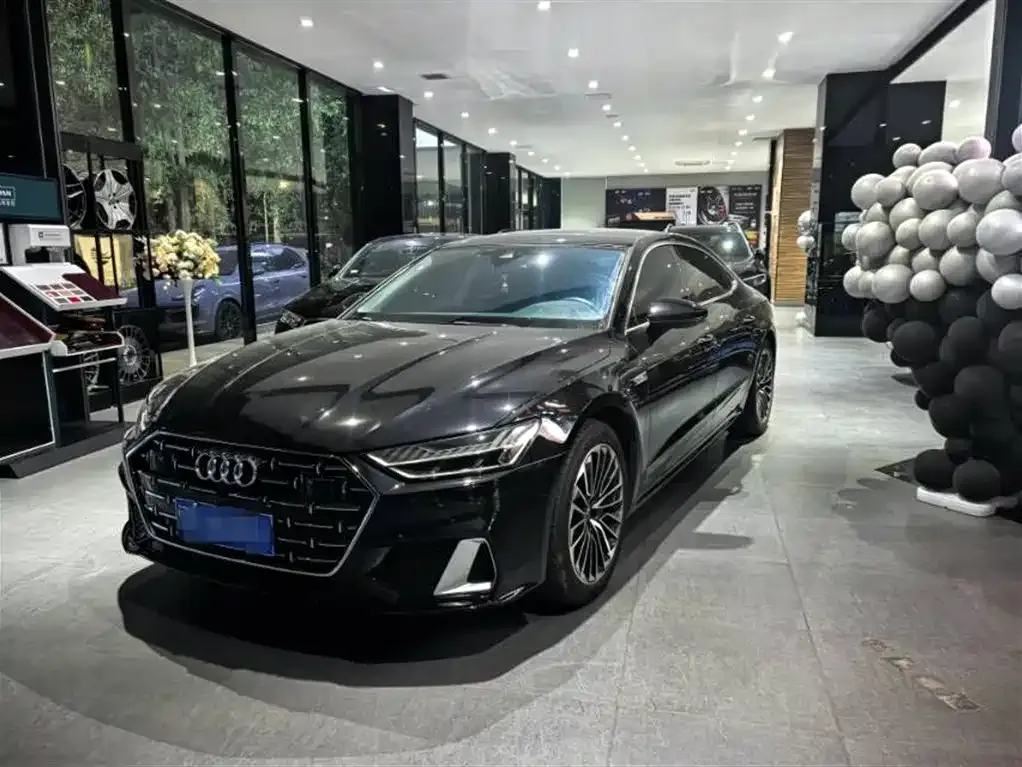 Audi A7L — фото 1