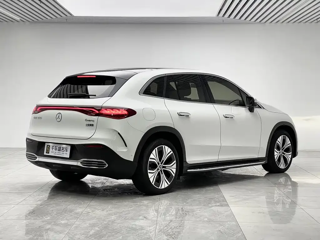 Mercedes-Benz EQE SUV — фото 6