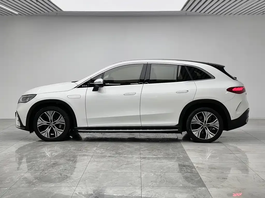 Mercedes-Benz EQE SUV — фото 8