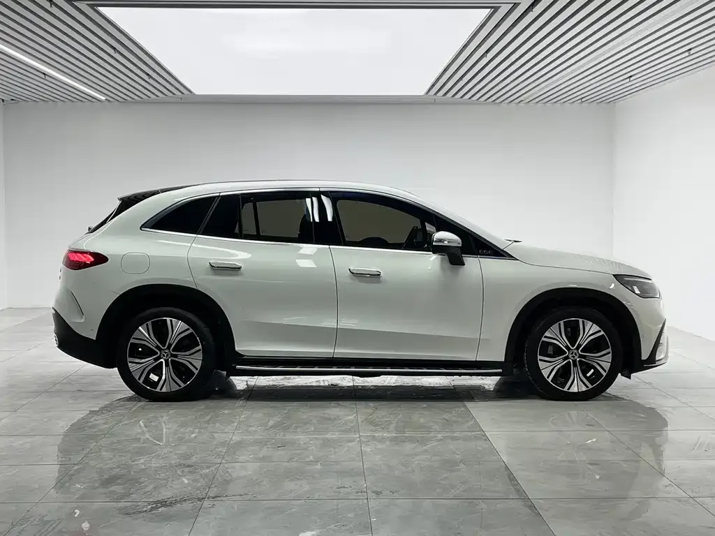 Mercedes-Benz EQE SUV — фото 7
