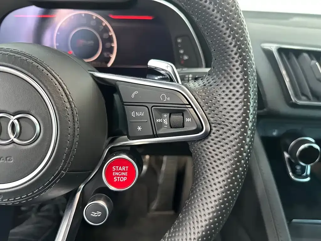 Audi R8 — фото 7