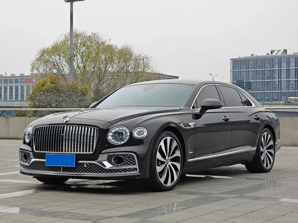 Bentley Flying Spur — фото 1