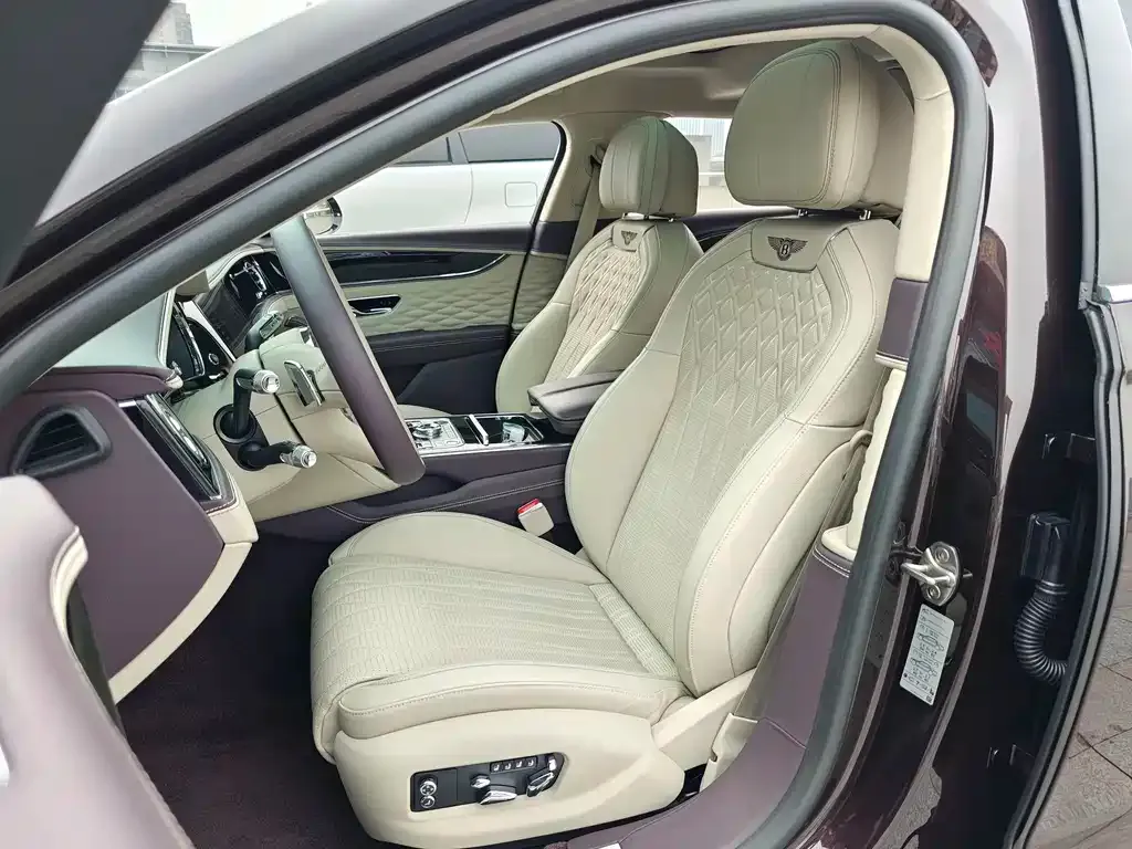 Bentley Flying Spur — фото 2