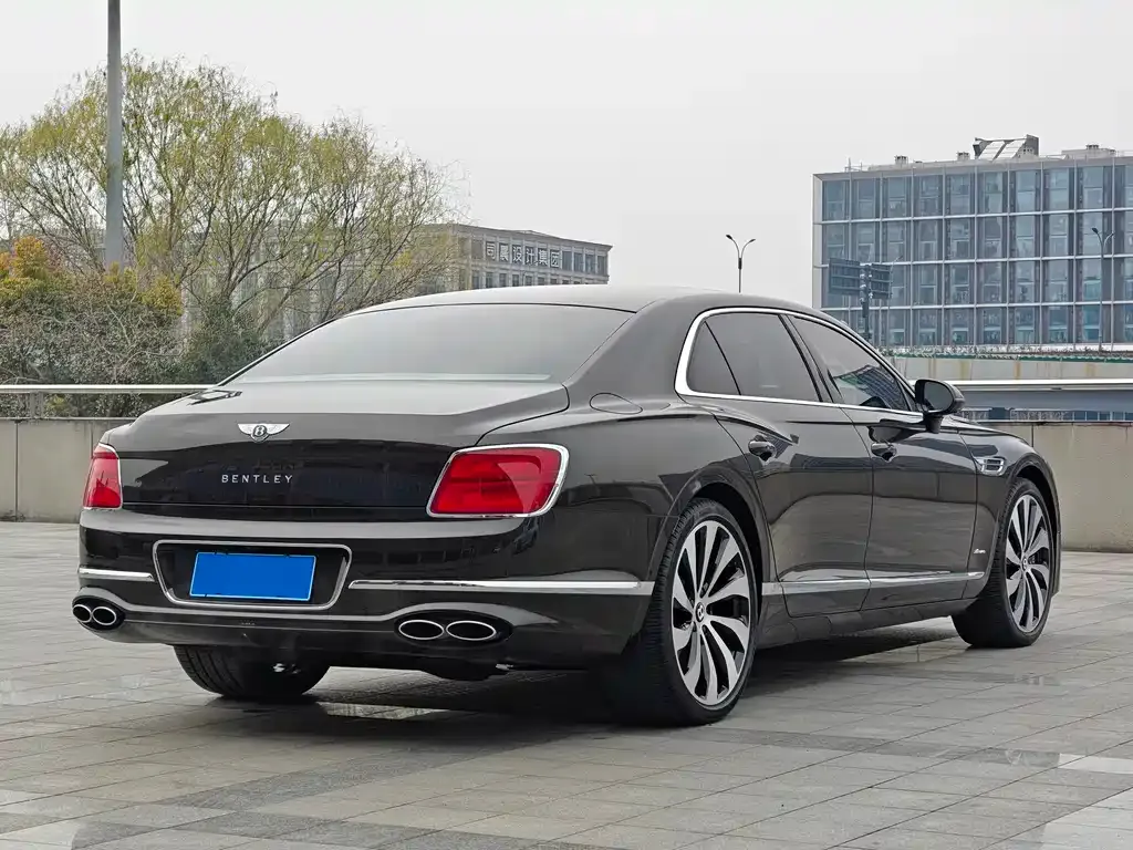 Bentley Flying Spur — фото 9