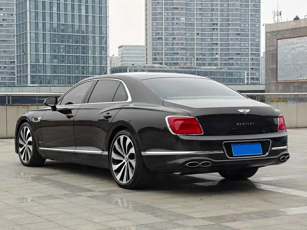 Bentley Flying Spur — фото 6
